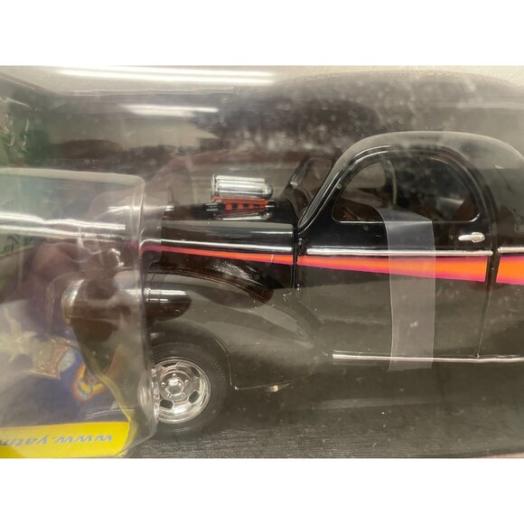 Lot of 2 Road Signature 1:18 Diecast 1969 Plymouth Barracuda & 1941 Willys Coupe - Picture 5 of 10